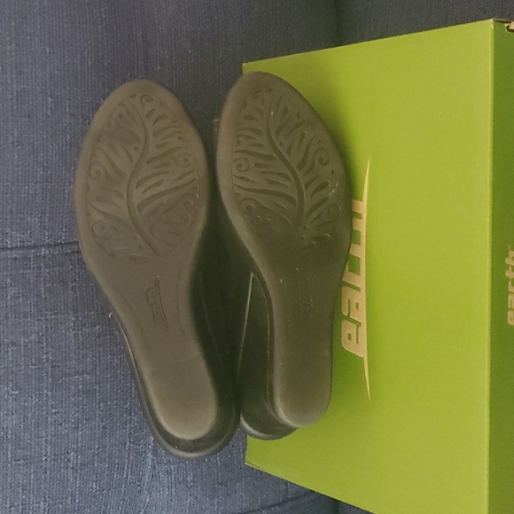 Sandals - Picture 3 of 5